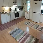 Huone Rauhallisessa Mummolassa * Kalajoki